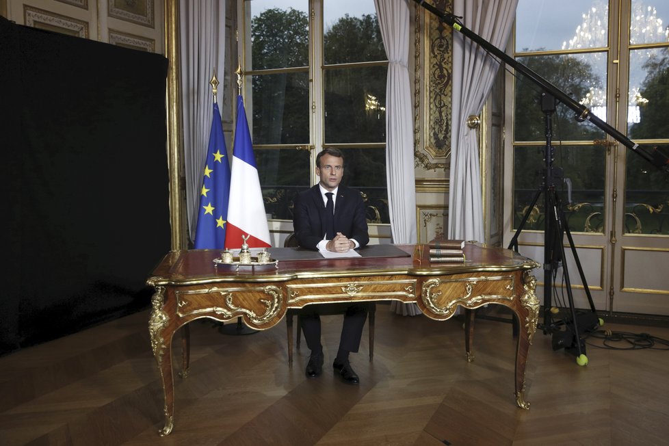 Francouzský prezident Emmanuel Macron v proslovu &#34;den poté&#34;, co vzplála katedrála Notre-Dame.