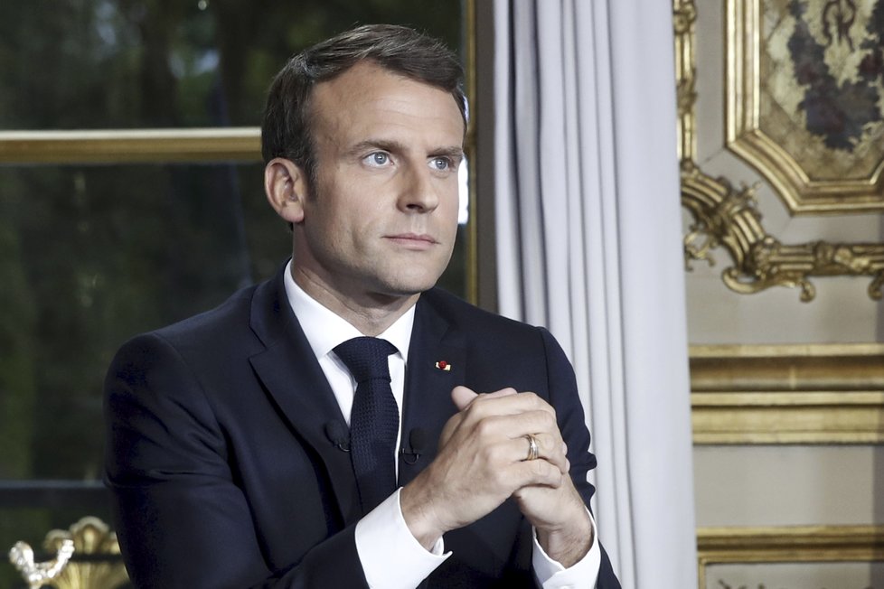 Francouzský prezident Emmanuel Macron v proslovu „den poté&#34;, co vzplála katedrála Notre-Dame