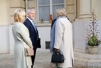 Pavel je s manželkou, Havlovou a Drábovou v předvánoční Paříži. Prezidenta čeká Macron