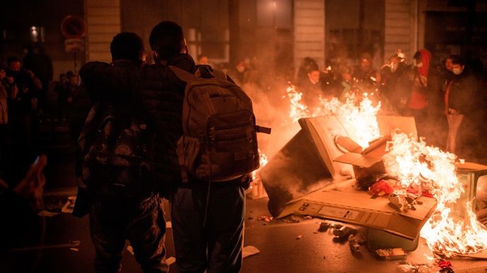 V Paříži se tento týden protestuje proti policejnímu násilí a kontroverznímu návrhu zákona.