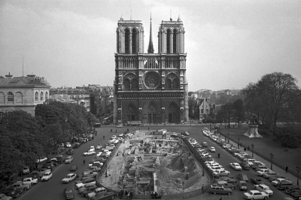 Katedrála Notre-Dame byla dominantou Paříže.