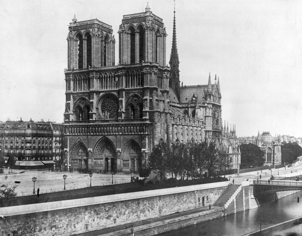 Katedrála Notre-Dame byla dominantou Paříže.