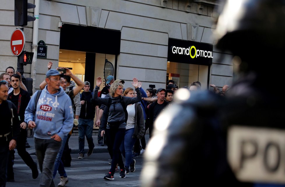 Na protestech žlutých věc policie znovu zatýkala (21. 9. 2019)