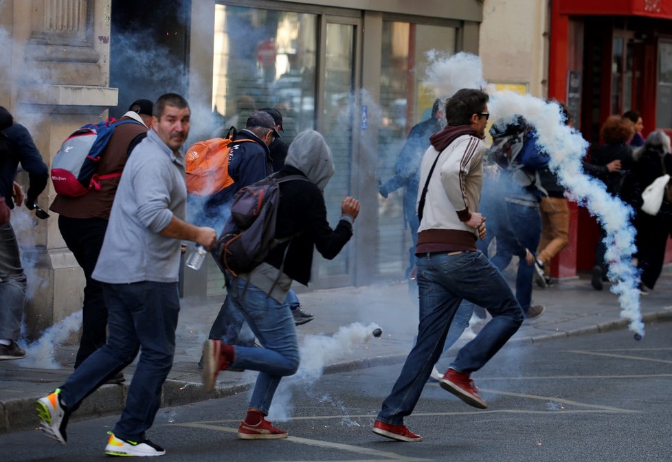 Na protestech žlutých věc policie znovu zatýkala (21. 9. 2019)