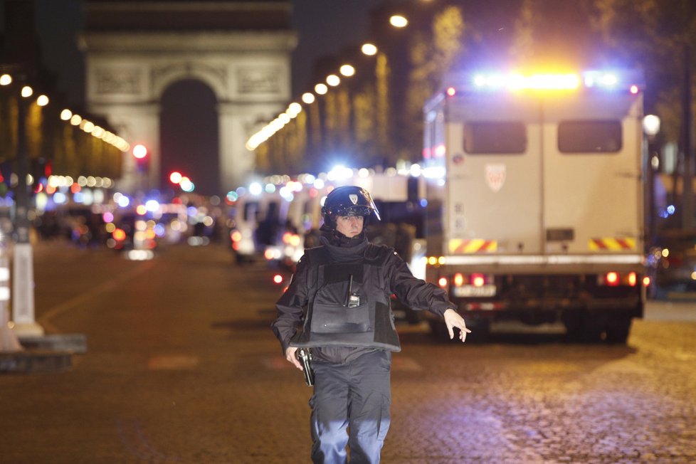 Při střelbě v Paříži byl zabit policista.