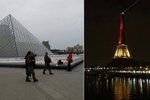 Turisté u ostře střeženého Louvru v Paříži a Eiffelova věž v barvách belgické trikolóry