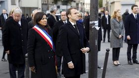 Paříž si připomíná teroristické útoky z roku 2015. Akce se účastní francouzský prezident Emmanuel Macron