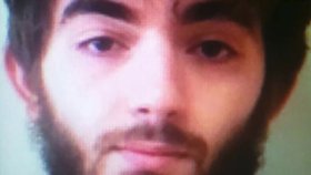 Takto vypadal mladý Čečenec, který v Paříži jednoho člověka ubodal a další čtyři zranil