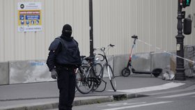 Útočník z pařížské prefektury se hlásil k radikálnímu islámu