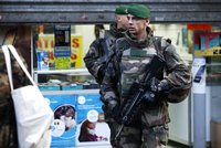 „Sekáčkový“ islamista zastřelený v Paříži: V mobilu našli německou SIM kartu