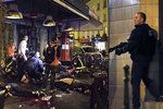 Islamisté chtěli v Paříži znovu zabíjet. Na snímku obraz teroru z 13. listopadu 2015 v klubu Bataclan.