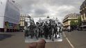 Skvěle zasazené snímky z válečné Paříže do moderních ulic