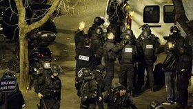 Policie vtrhla do koncertní haly Bataclan.