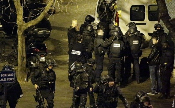 Policie vtrhla do koncertní haly Bataclan.