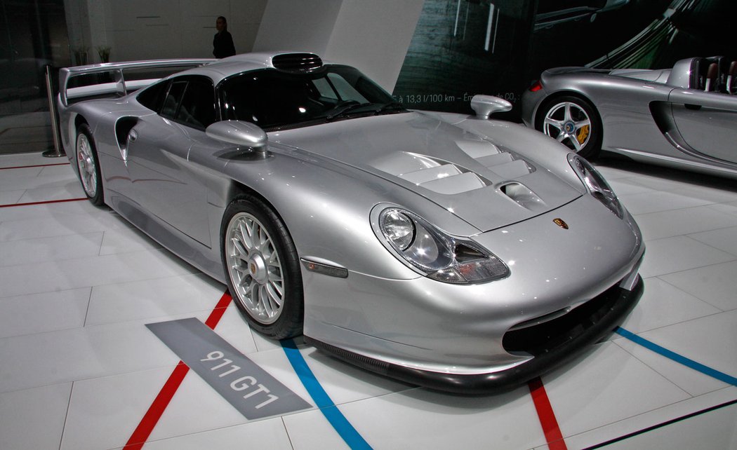 Porsche 911 GT1