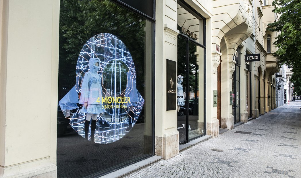 Tako dojmljiva skulptura uljepšala fasadu trgovine Louis Vuitton u Parizu