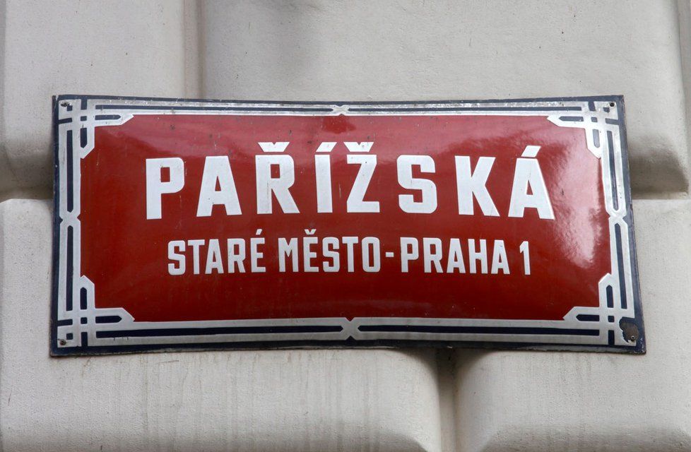 Pařížská ulice v Praze je vyhlášená po celém světě.