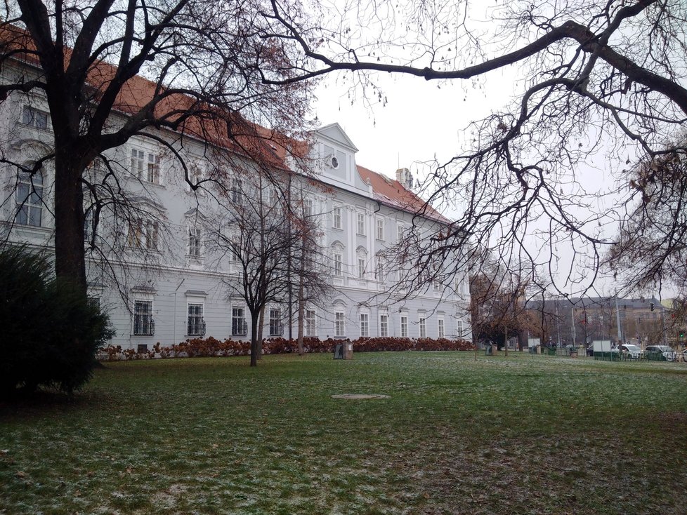 Náměstí se bude realizovat podle návrhu architekta Jiřího Vokřála, který s ním před téměř třemi lety uspěl v architektonické soutěži.