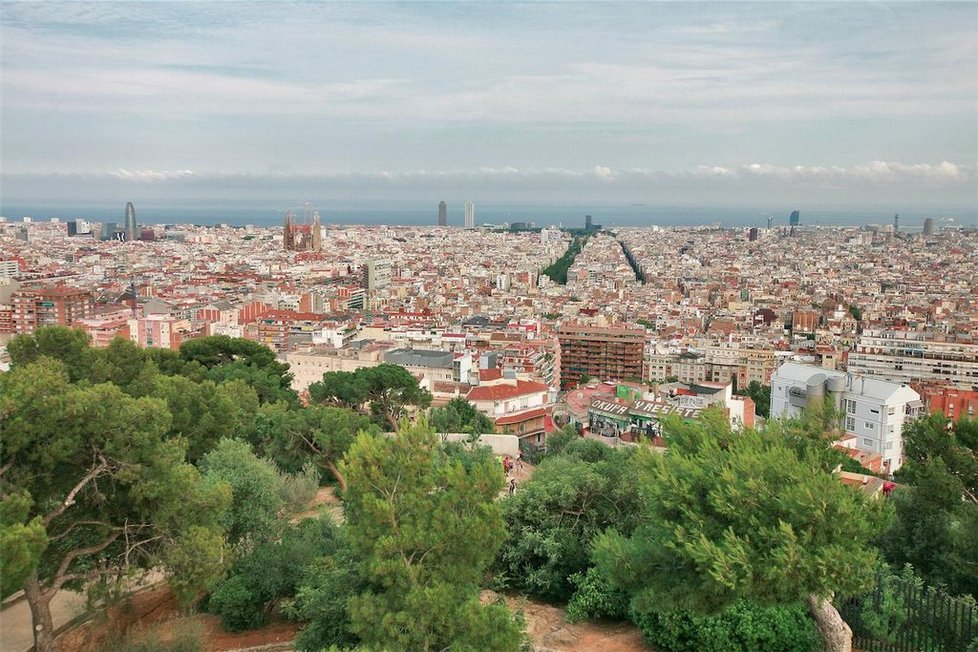 V Barceloně začali před několika lety vybírat vstup do části Parku Güell. Bezprostředně po zavedení vstupného se tam počet turistů výrazně snížil.