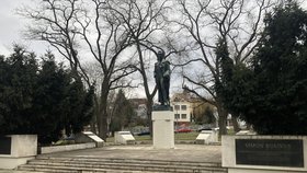 Bubeneč zdobí modernizovaný park. Přibyly lavičky, pítko a fontána s LED osvětlením