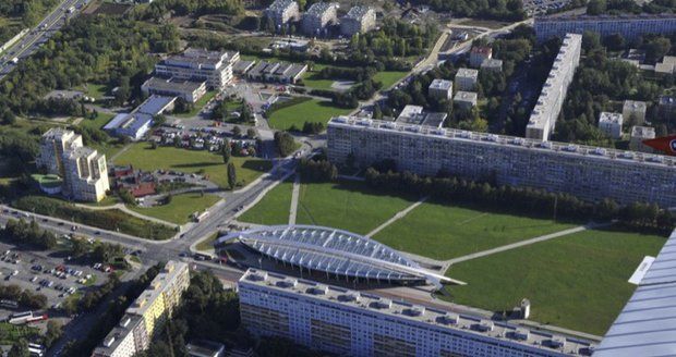 Praha 9 nechala zřídit velkoplošnou obrazovku do Parku přátelství, kde mohou fanoušci sledovat mistrovství světa v ledním hokeji.