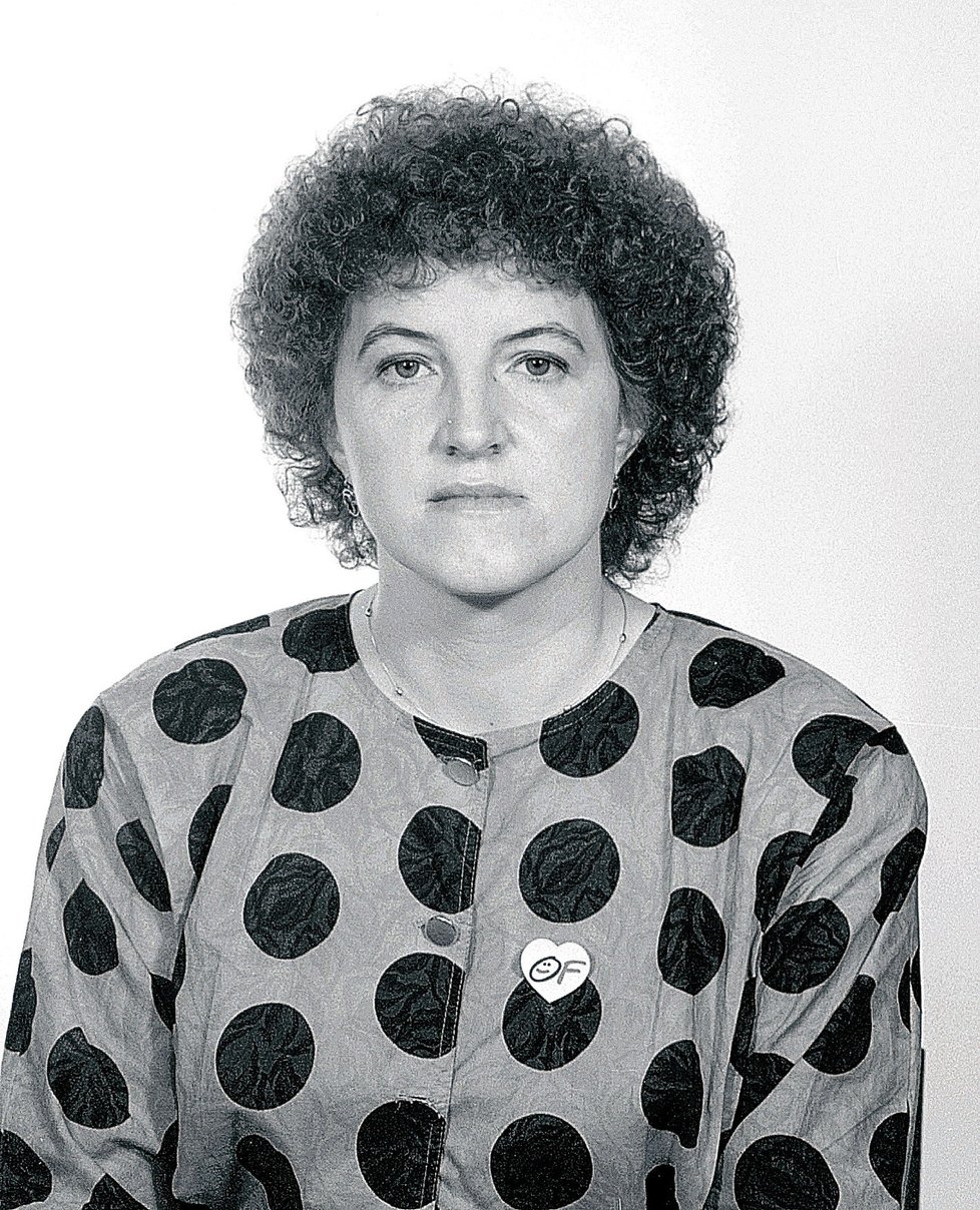 V roce 1990 Parkanová končí jako podniková právnička a poprvé se vrhá do politiky. Tentokrát v dresu Občanského fóra, které spoluzakládala.