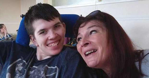 „Synovi diagnostikovali Parkinsonovu chorobu, když mu bylo 11 let,“ říká Sarah.