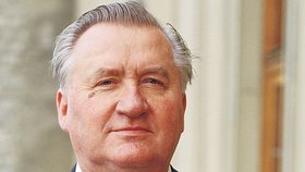 Slovenský prezident Michal Kováč (82) trpí Parkinsonovou chorobou. Důchod a renta mu prý na léky nestačí.