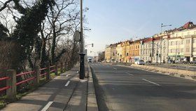 Dopravu na nábřeží Kapitána Jaroše omezuje do poloviny března rekonstrukce silnice. (Ilustrační foto)