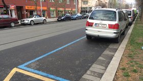 Od června začne Praha 5 vydávat parkovací oprávnění na modré zóny. (Ilustrační foto)
