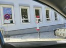Z dálky to vypadá jako zkumavka. Jsou to ale přesýpací hodiny, které odměřují 15 minut bezplatného parkování v bavorském městě Moosburg an der Isar.