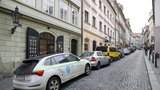 Návrh kolosální reformy parkování v Praze: Radnice dostaly ceník bez cen! Někteří motoristé jsou si rovnější?