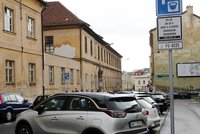 Konec bezplatného parkování pro elektromobily v Praze: Od příštího roku už jen sleva