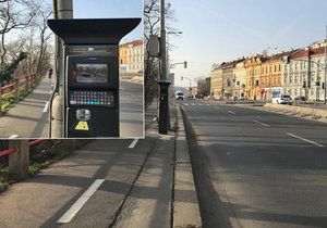 Na nábřeží stojí parkovací automat, zaparkovat se tam ale nedá. Proč?