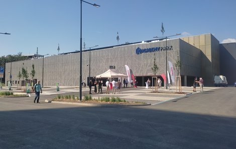 Parkovací dům je u právnické fakulty. Parkovací dům je u právnické fakulty.