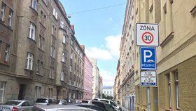 V ulicích Prahy 7 se začnou měnit značky a automaty v rámci příprav na změny v systému parkování.