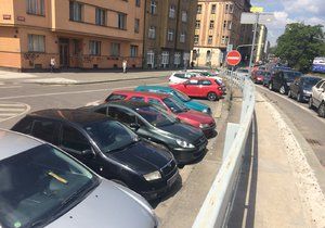 Nejvíce parkovacích míst za poslední roky přibylo na Letné v Bubenské ulici.