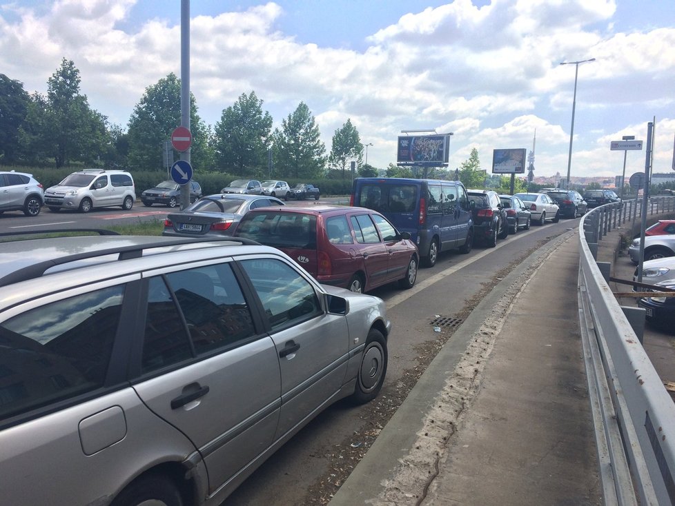 Nejvíc parkovacích míst za poslední roky přibylo na Letné v Bubenské ulici.