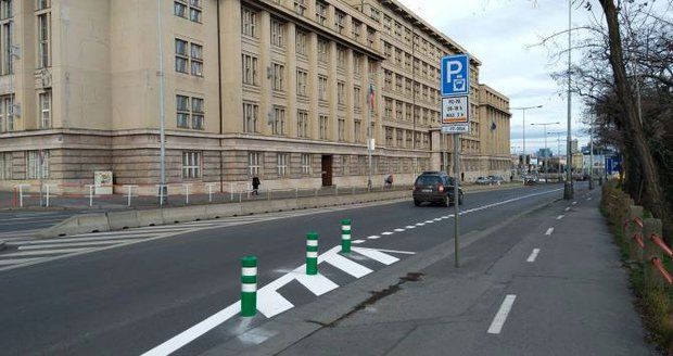 Pro návštěvníky radnice Prahy 7 slouží nové parkoviště v režimu návštěvnické parkovací zóny.