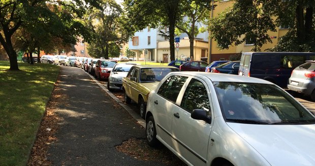 Hodonín zvažuje, že po vzoru Prahy zavede modré parkovací zóny. (Ilustrační foto)