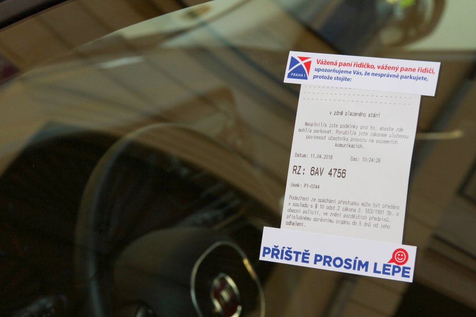 Praha 1 začala používat novou aplikaci, kterou kontroluje parkování na území městské části.