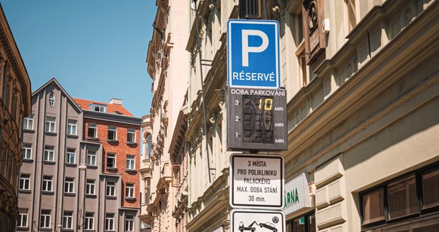 Praha testuje parkovací čidla