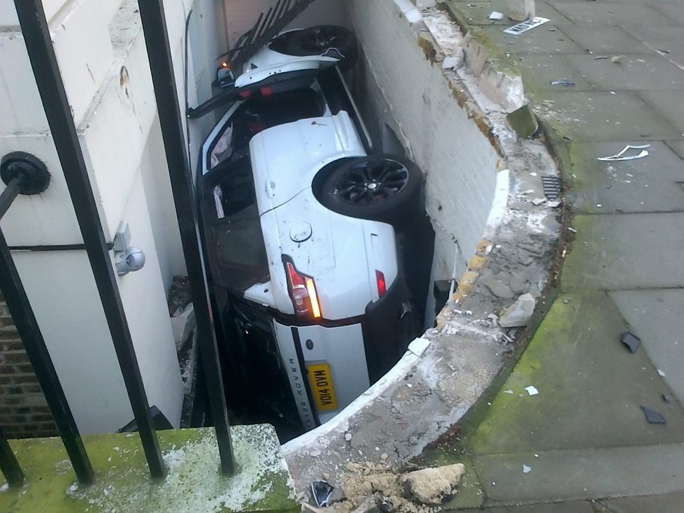 No jo, žena za volantem... Parkování v Londýně také přináší své kuriozity