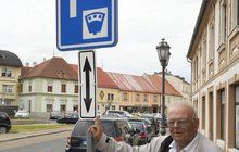 Jiří Kulhánek (71) bojuje s úředníky v Rokycanech: Stál před značkou, přesto dostal pokutu!