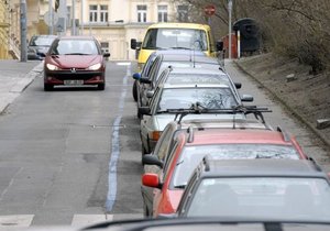 Předprodej parkovacích karet do nově schválených zón v Praze začne od poloviny března 2016.