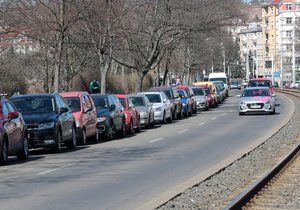 Pražané si stěžují na špatně parkující Ukrajince (ilustrační foto).