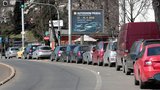 Zaplatí rezidenti v Praze za parkování dvojnásobek? „Šikana řidičů!“ Pirátský nápad se nelíbí koalici ani opozici