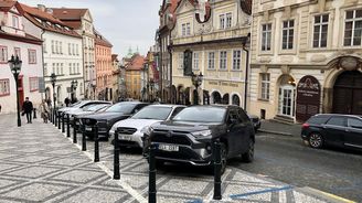 Pražské zdražování. Víc zaplatí cestující za metro, tramvaje a autobusy i řidiči za parkování