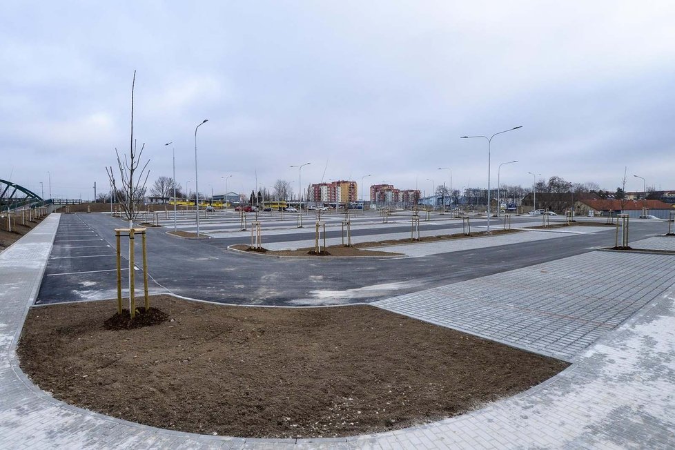 Nově dokončované parkoviště P + R v Kaplířově ulici v Plzni.