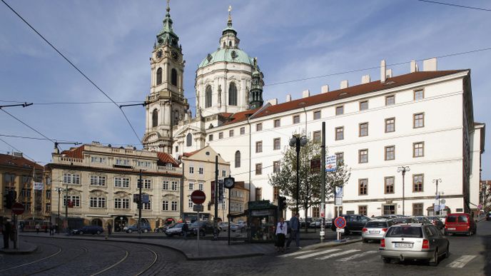 Malostranské parkoviště zmizí letos v červenci